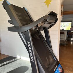 Horizon Adventure Treadmill 5-02