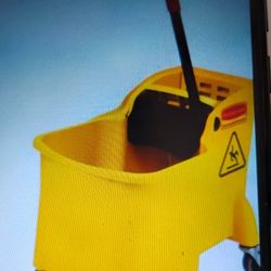 8 Gallon Rubber Maid Mop Bucket With Built In Ringer 