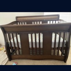 Crib w/ mattress