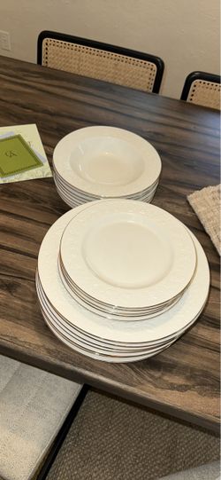 White Embossed Dinnerware Plate Set with Gold Rim