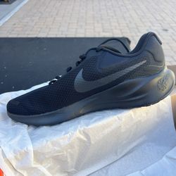 Nike Revolution 7