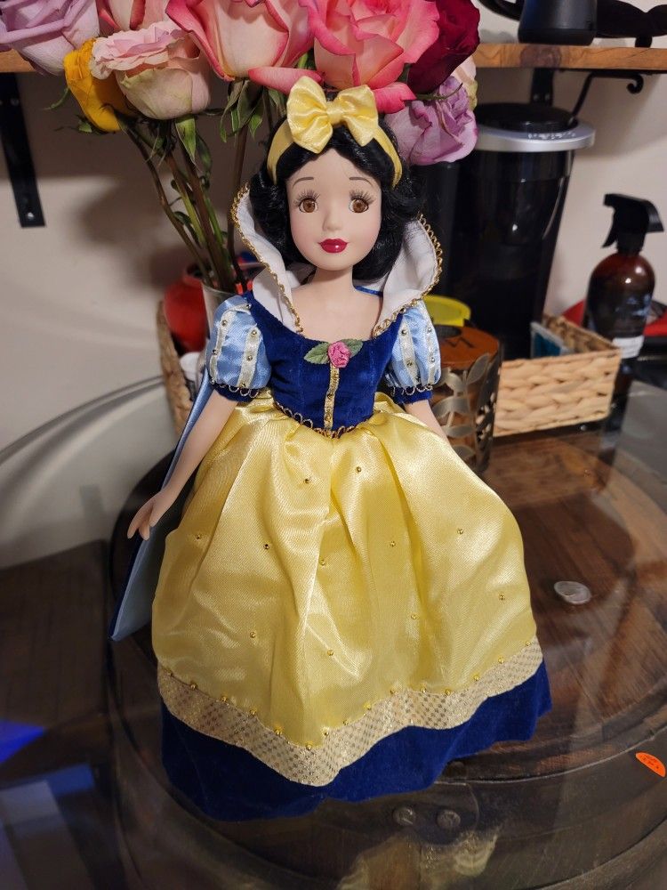 Snow White Porcalain Doll With Movie
