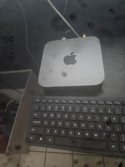 Mac mini 2018 512 gb with wireless mouse and 2 keyboards  and storage enclosure