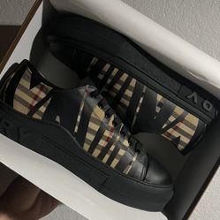 Burberry Men Shoes 