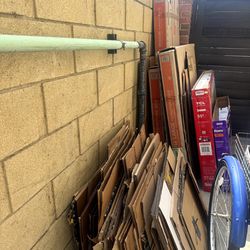 Moving boxes+ 5 TV boxes