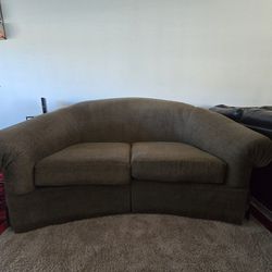 Love Seat Comes With Pillows