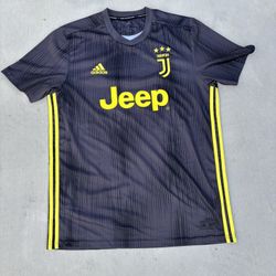 Juventus 3rd kit jersey size Large    