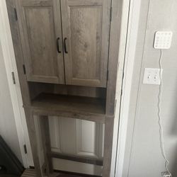 Bathroom storage cabinet