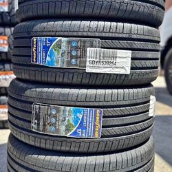215/45R17 Set Of 4 Goodyear Triplemax New Tires 
