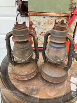 2 kerosene Lanterns vintage Dietz little wizard