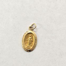 14kt Gold Oval Religious Charm