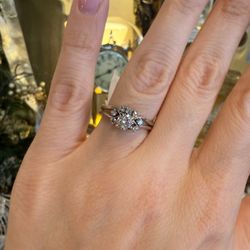 14K Gold Natural Diamonds Beautiful Ring