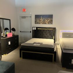 Black 4PC Queen Bedroom Set