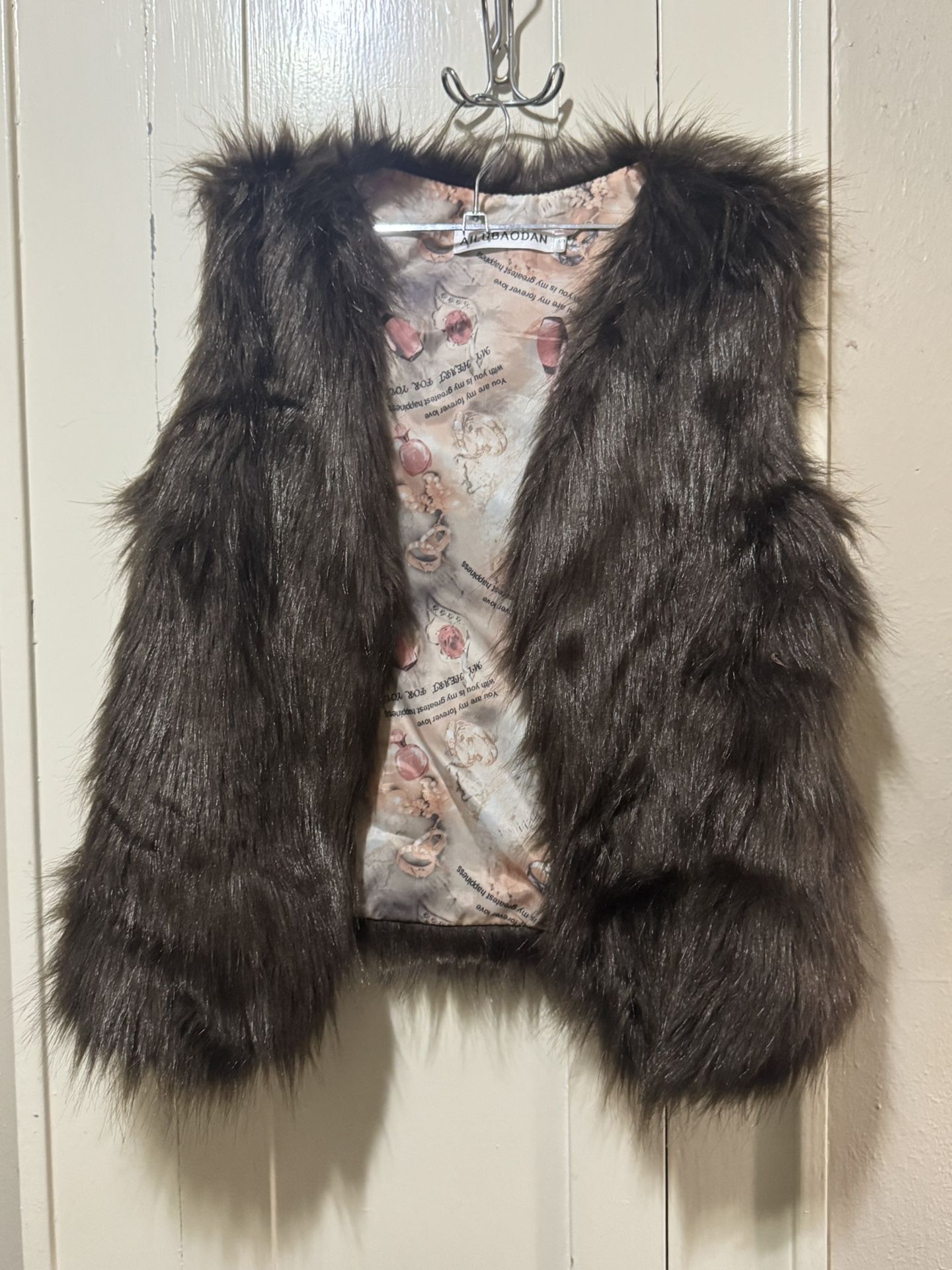 Faux fur Brown Boutique Vest & Faux Fur White Neck Wrap