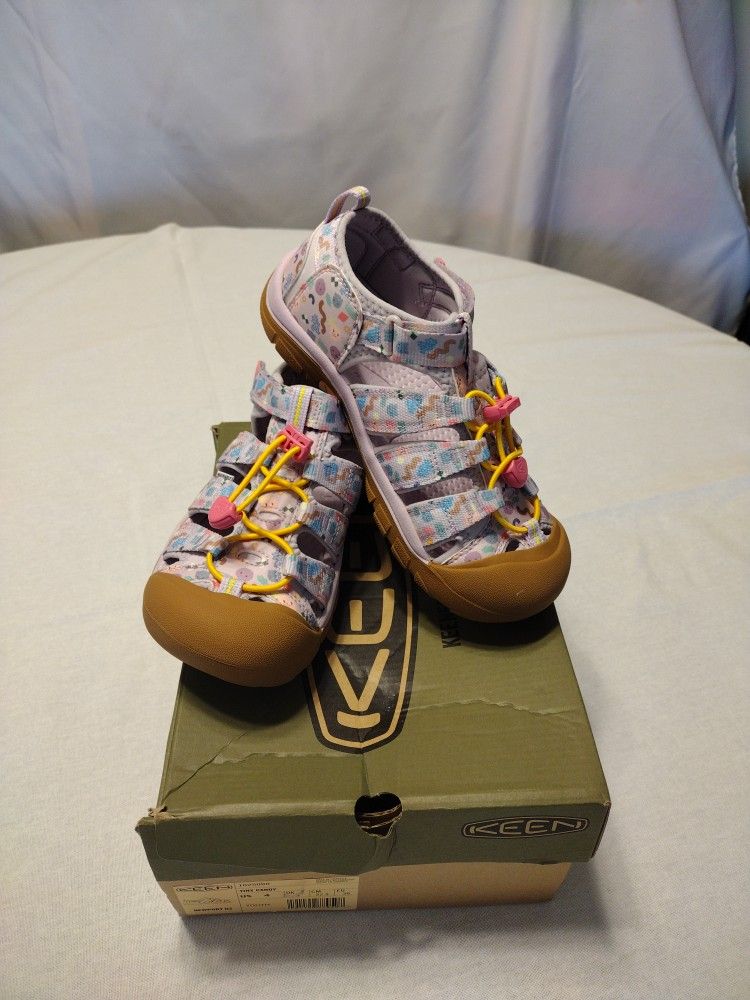 Girls Keen water Shoes Size 4