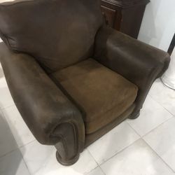 Cozy Brown Suede armchair In Great Condition FREE Local Delivery 🚚 