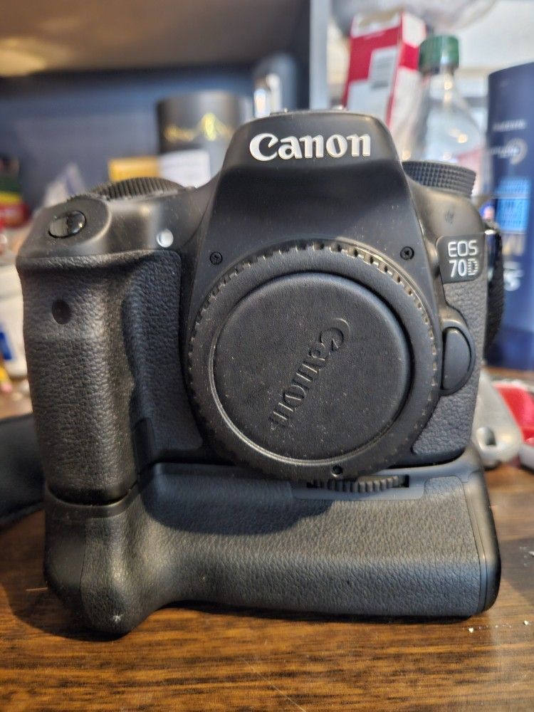 Canon EOS 70D Camera