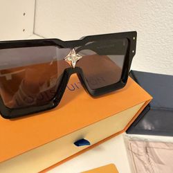 L V Cyclone And Millionaire 