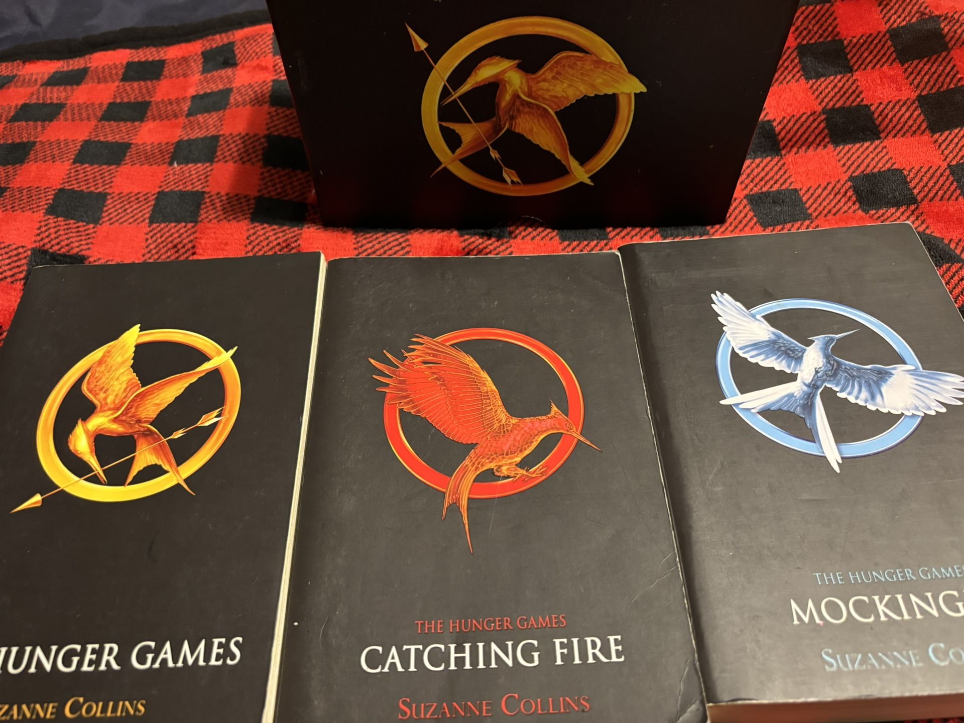 •	Twilight Saga (5 movies on DVD) 	•	The Hunger Games Trilogy (3 books in English, box set)