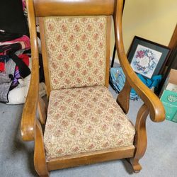 ANTIQUE SOLID WOOD ROCKING CHAIR