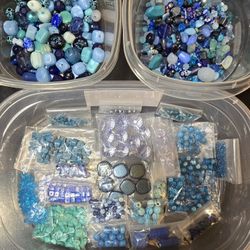 BLUE BEADS - LOT 001