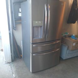 Frigidaire Fridge