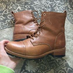 $10 Women’s 7.5 Boots