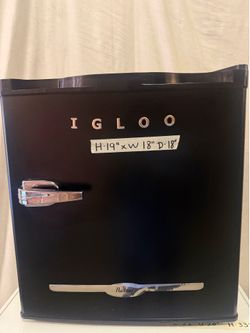 Igloo: Black Mini Refrigerator