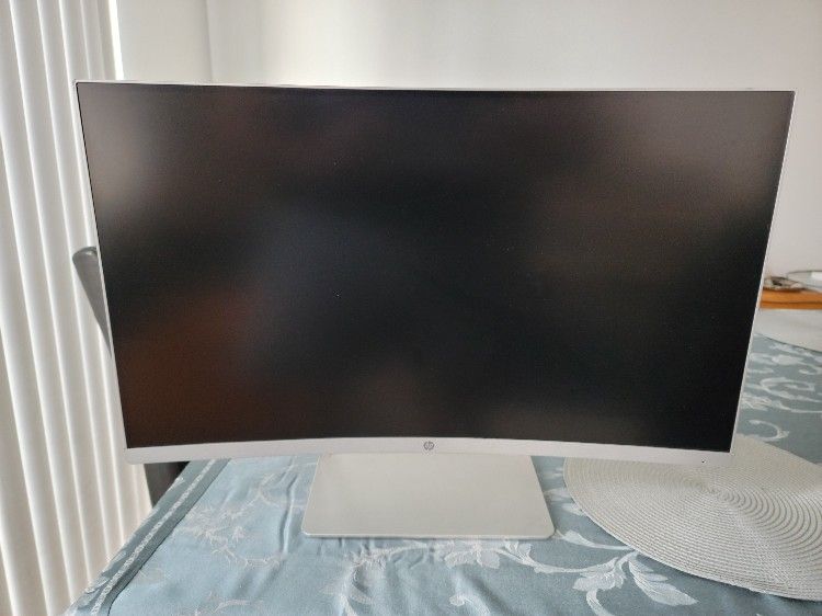 Like New HP 27" Curved 1080p FHD LED Monitor HDMI & Displayport