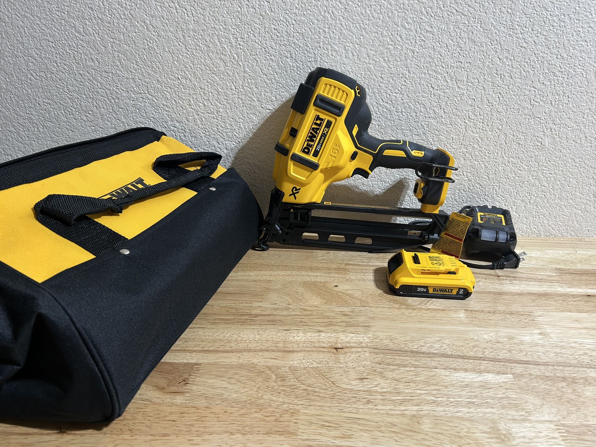 Dewalt Finish Nailer 16 GA 20 Volt Max XR Used Like New