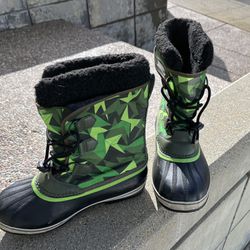 Sorel Snow Boots size 6