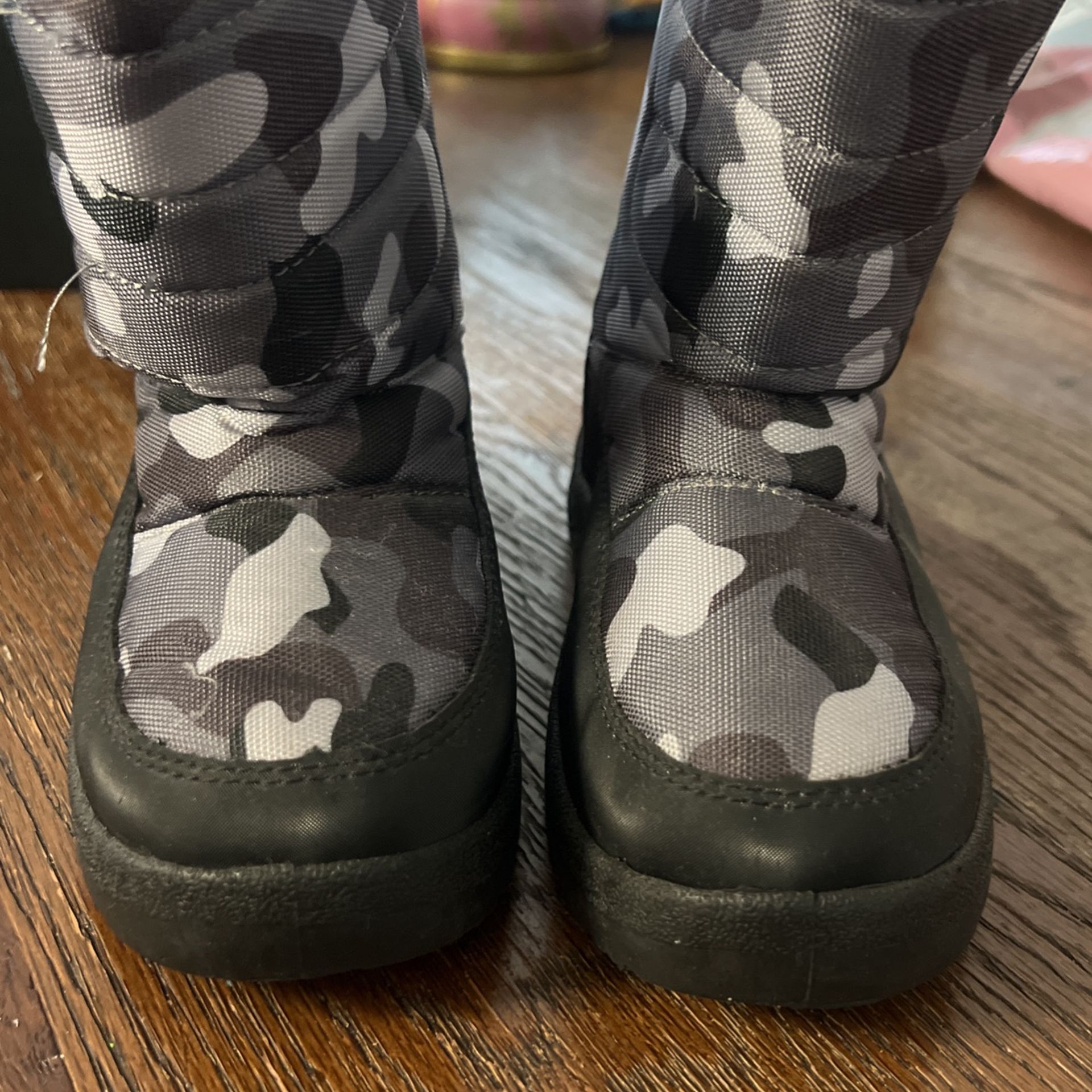 Snow boots 11c