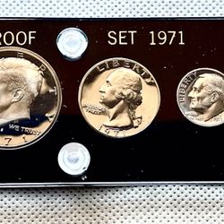 1971 - S.    US Mint Proof Set, Brilliant Uncirculated In New Vintage Capital Holder, Free Display Stand.