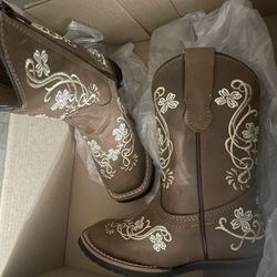 Youth Girls Boots (size 10)