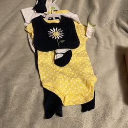 Baby Girl 👧 6 Piece Layette Set With Tags Attached 