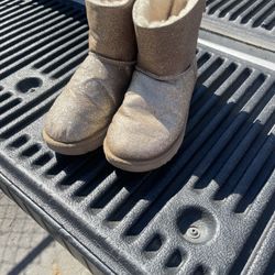 Size 9 Ladies Ugg, Boot low cut