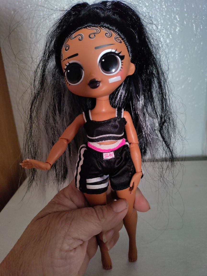 LOL- SURPRIZE DOLL( NAME IS SLAY)  PICK ⛏️ UP ONLY