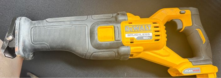 FLEXVOLT 60V MAX Cordless Brushless Reciprocating Saw