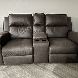 Ashley Lavenhorne Manual Granite Loveseat