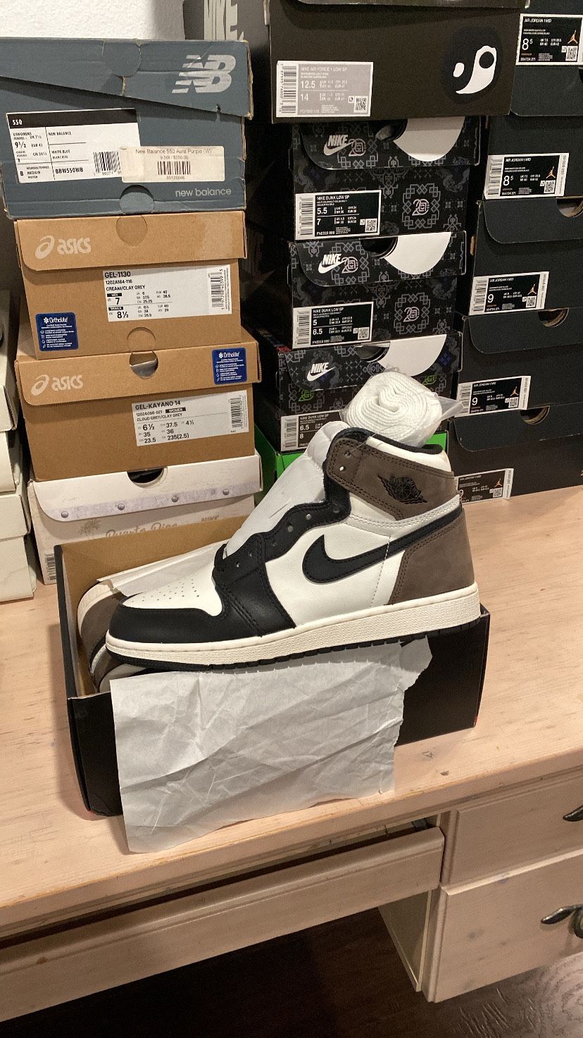 Nike Air Jordan 1 Retro High Dark Mocha Brown - Size 6.5Y / 8W Brand New