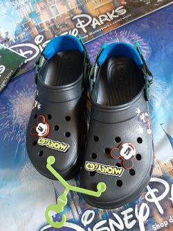 DISNEY CROCS