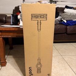 Dyson V8 plus
