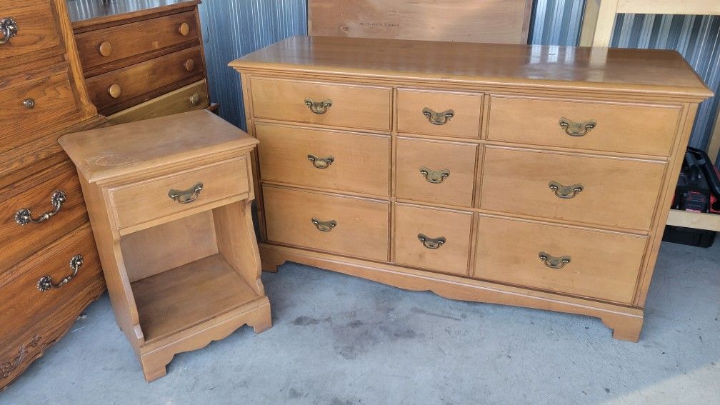 7 Drawer MCM Solid Maple Dresser/ Nightstand