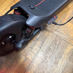 Segway Ninebot MAX Series Electric Scooter, Up to 22–28 MPH, Long Rang, Dual Suspension & Braking System, Fast Charging Scooter.