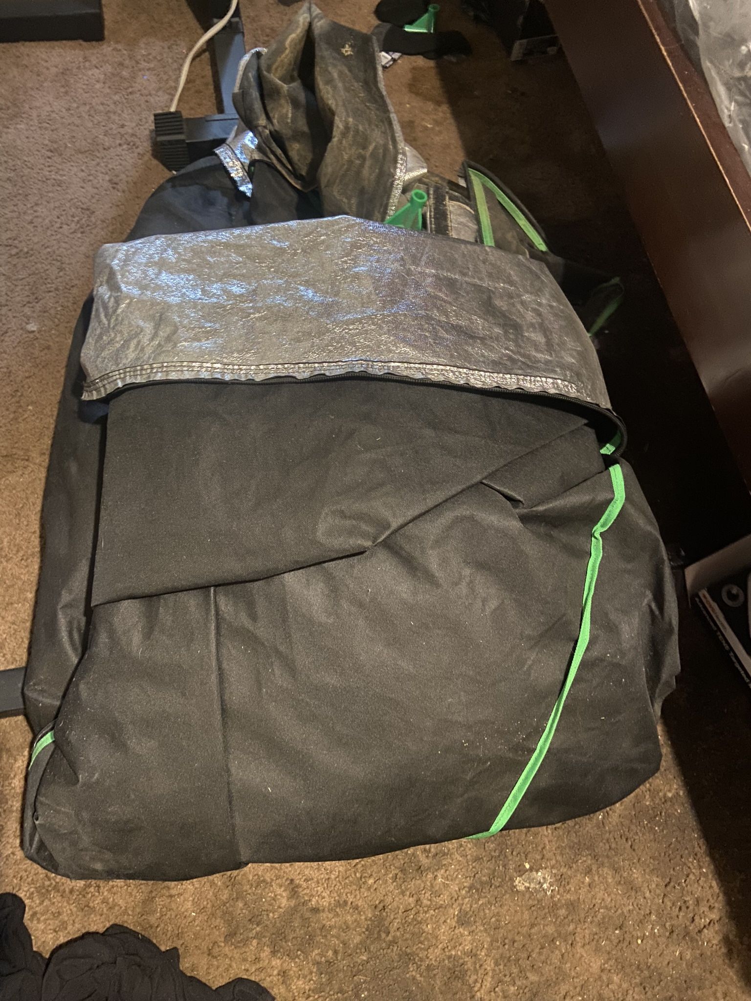 Vegetable grow tent