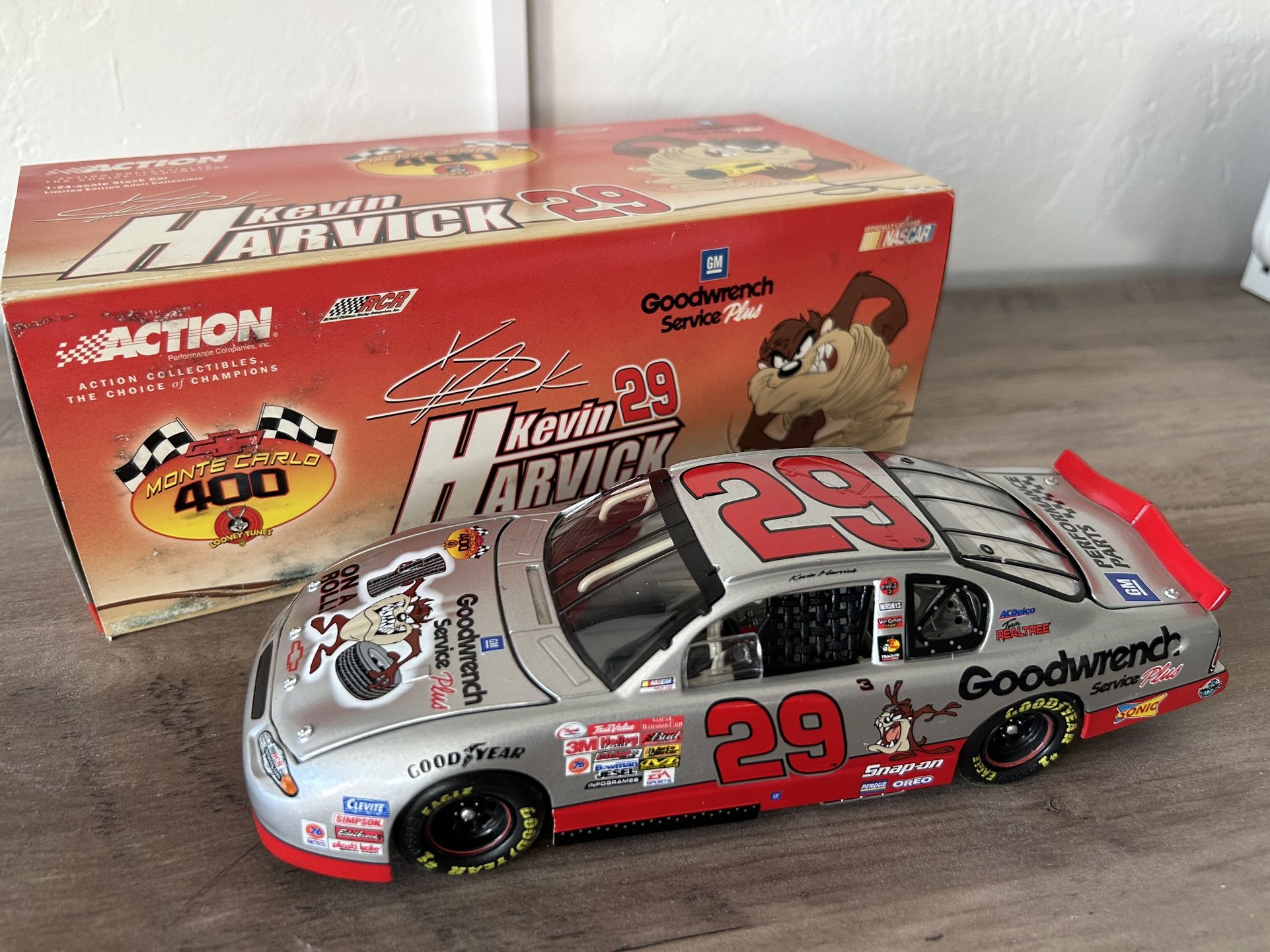 Kevin Harvick #29 GM Goodwrench Service Plus Looney Toones 2001 Monte Carlo