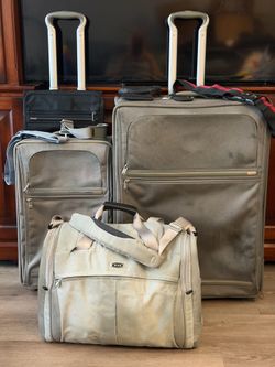 TUMI Luggage Set