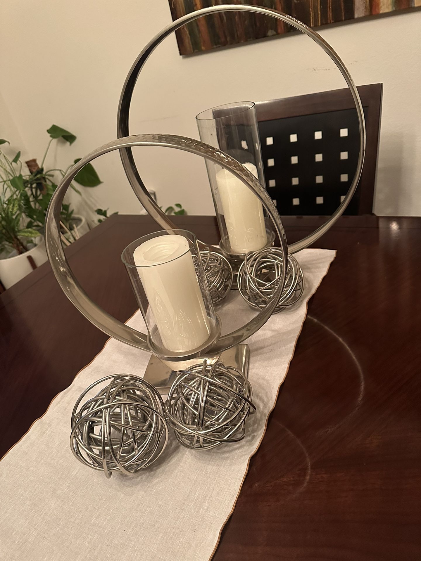 Centerpiece For Dining Table  And Bar Stool