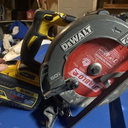 FLEXVOLT 60V MAX SAW + BATTERY INCLUDED!