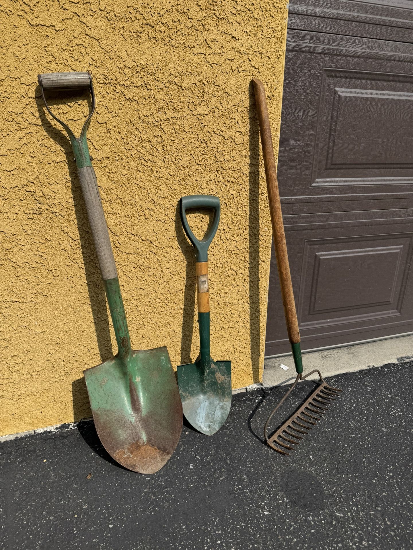 Shovel , Rake little chavel